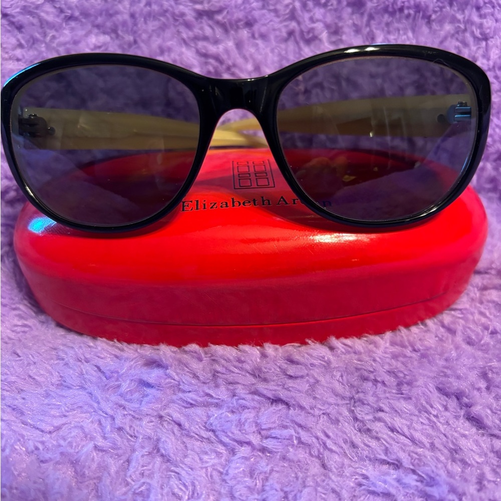 Elizabeth Arden Black Classic Sunglasses